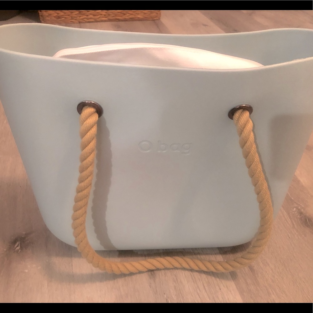 O Bag Italian beach bag. Baby blue color
31cm height, 39cm width,14cm depth Long